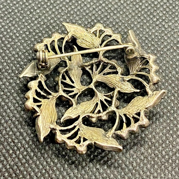 🔴 PewterTone Leaf Brooch - Picture 3 of 3